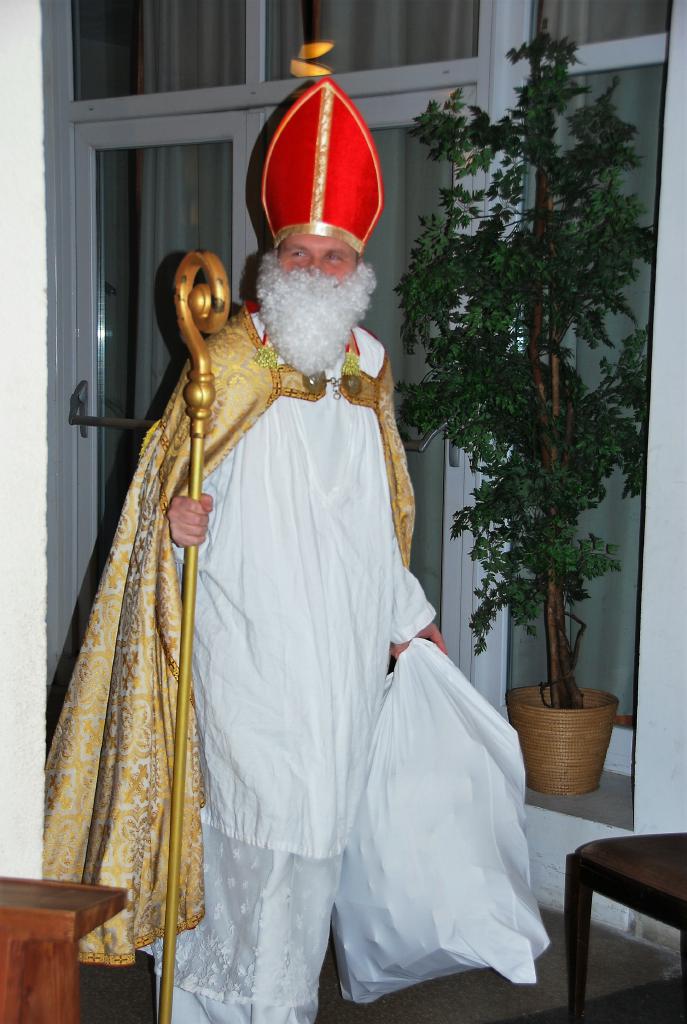 Der Hl. Nikolaus kommt in unsere Kirche