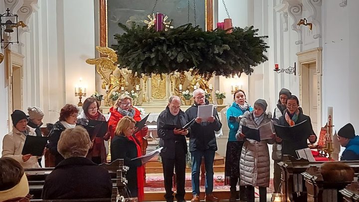 Adventnachmittag mit dem KaRoLieBe-Chor in der Bergkirche.